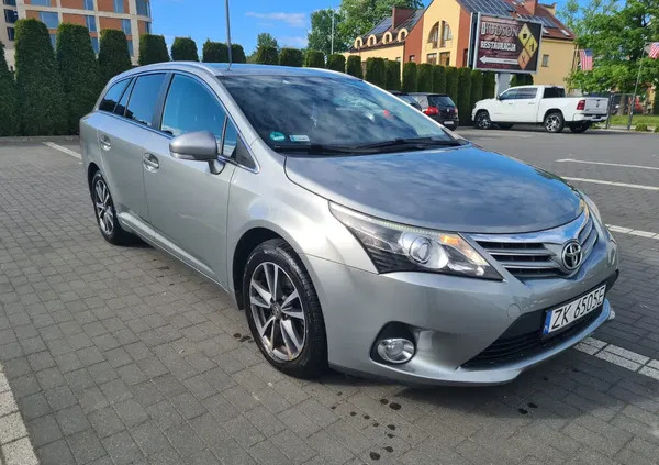 toyota Toyota Avensis cena 46500 przebieg: 182000, rok produkcji 2014 z Koszalin